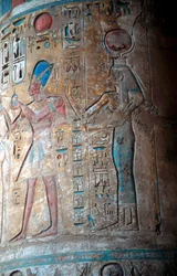 Déesse Isis avec le roi Thoutmôsis III, Égypte ancienne, 15ème siècle av. J.-C.
