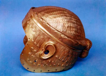 Casque en or de Mésopotamie