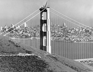 Tour du Golden Gate Bridge (photo n/b)