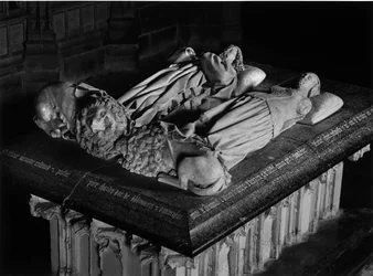 Art gothique : Gisants de Charles Ier de Bourbon (1401-1457) et Agnès de Bourgogne (1407-1476) sculptés par Jacques Morel (1417-1459). 1448-1453. Église Saint-Pierre de Souvigny (Allier).