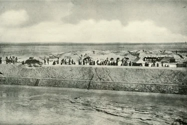 Gardant les rives du canal de Suez, 1919