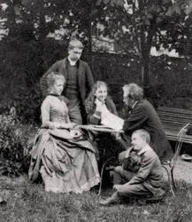 Gustave Eiffel, ingénieur français, avec sa famille