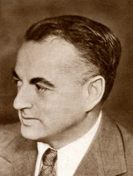 Guy Reginald Bolton, écrivain britannique de comédies musicales de Broadway, 1933