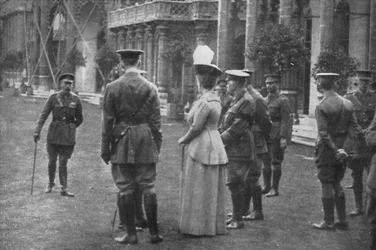 S.M. le roi George V et la reine Mary sur les pelouses orientales, 25 août 1915, 1939