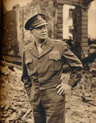 Il a conduit nos armées libératrices à la victoire, 1945