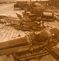 Artillerie lourde et machinerie, camp britannique, nord de la France, vers 1914-1918