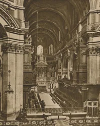 Haut autel de Saint-Paul vu à travers la longue perspective du chœur, vers 1935