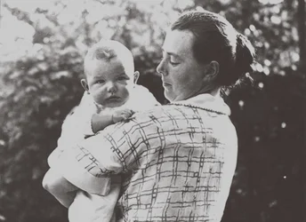 Hilde Mangold 1898-1924 avec son bébé, 1924