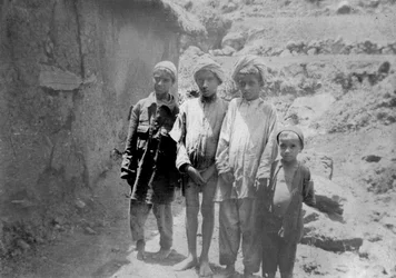 Enfants de Tribu de Colline, Chakrata, 1917