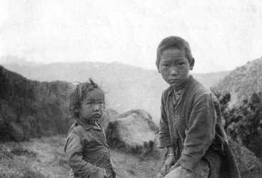 Enfants de tribus montagnardes, Chakrata, 1917