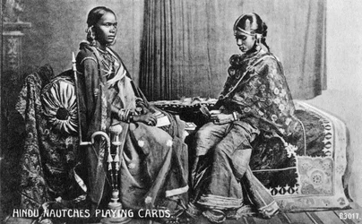 Nautches hindous jouant aux cartes, Inde, début du 20e siècle