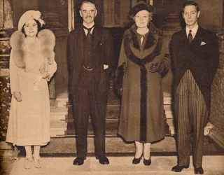De retour à la maison - le roi, la reine, avec M. et Mme Chamberlain, 1938