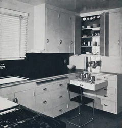 Honor Easton - La cuisine dans la maison du Dr Ian Campebell, 1940