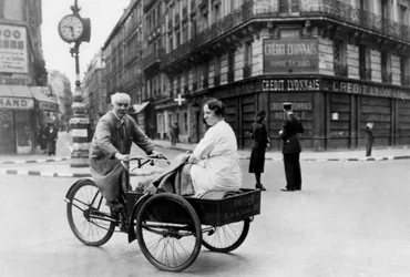 Véhicule de bicyclette improvisé, Paris occupé par les Allemands, 1940-1944