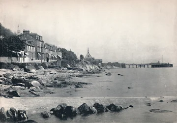 Innellan - Montrant la plage rocheuse et le quai à vapeur, 1895
