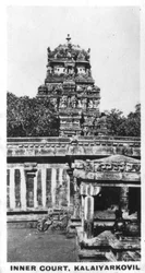 Cour intérieure, Kalaiyarkovil, Inde, vers 1925