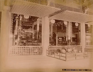 Intérieur du Temple Chionin, Kyoto, vers 1890-1900