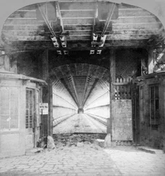 Intérieur du pont suspendu, Chutes du Niagara, Canada, début du 20e siècle