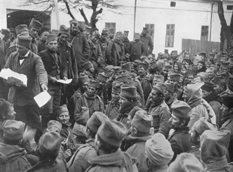 Délivrance de permissions pour quelques jours de congé aux troupes serbes blessées à Nish, 1915