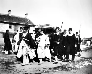 Officiels et soldats japonais, Corée, 1900