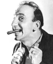Jimmy Durante, chanteur, pianiste, acteur et comédien américain