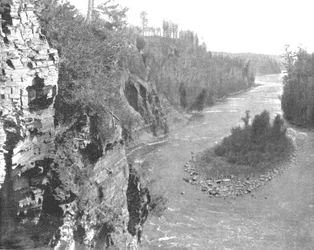 Rivière Kaministiquia, en dessous des chutes Kakabeka, Canada