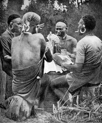 Hommes kenyans jouant aux cartes, 1922