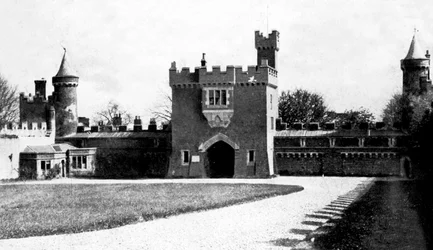 Cour du château de Killyleagh, Killyleagh, Comté de Down, Irlande du Nord, début du 20e siècle