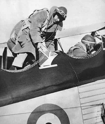 Le roi Édouard VIII dans un avion, 1936
