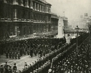 Le roi George VI assistant à la cérémonie du jour de l