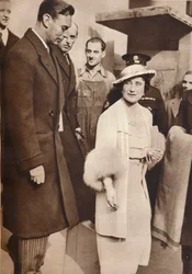 Le roi George VI et la reine Elizabeth quittant une répétition de leur couronnement, 1937