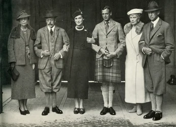 Le roi George V, la reine Mary, le prince George, la princesse Marina... à Balmoral en 1934, 1951
