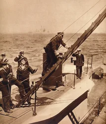 Le roi George V en mer avec sa marine, vers 1910-1935