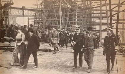 Le roi George V et la reine Mary dans un chantier naval de Sunderland pendant la Première Guerre mondiale, 15 juin 1917, 1935