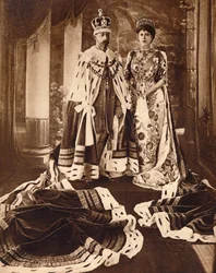Le roi George V et la reine Mary couronnés et vêtus pour le Durbar de Delhi, 1911 1935