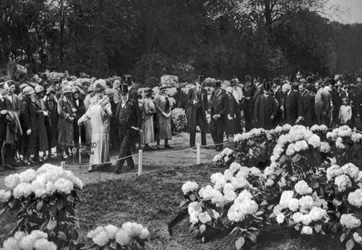 Le roi George V et la reine Mary visitent le salon annuel des fleurs de printemps à Chelsea, Londres, 1926-1927