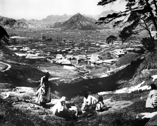 Femmes coréennes sur une colline, Séoul, Corée, 1900