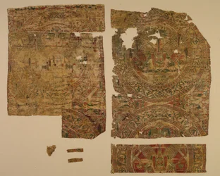 Lampas avec sphinx affrontés dans des médaillons, du tombeau de Saint Bernard Calvo, 1200-1243