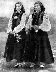 Femmes lettones en costume traditionnel, 1936