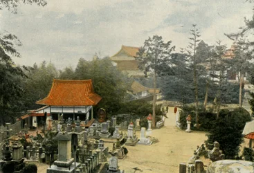 Le cimetière Kurodani à Kyoto, tombes sculptées, 1900