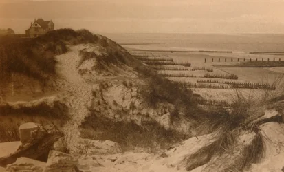 Les dunes et la plage, vers 1900