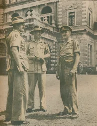 Les chefs de la campagne de Birmanie se sont rencontrés à Rangoun après la chute de la ville le 3 mai 1945, 1945