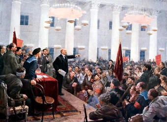 Lénine haranguant les députés du 2e Congrès des Soviets, Palais de Smolny, Saint-Pétersbourg, 1917