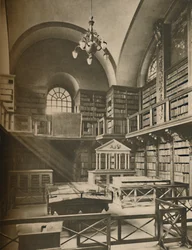 Bibliothèque de la cathédrale Saint-Paul dans le transept ouest, vers 1935