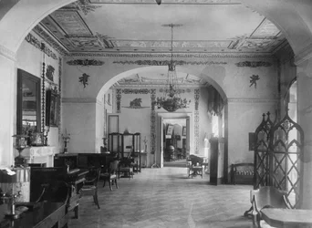 Salon dans le manoir de Maryino, début des années 1920