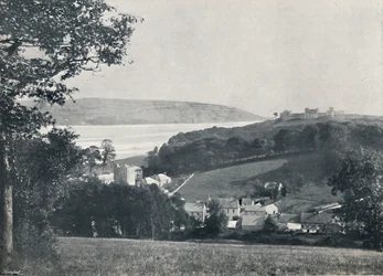 Llanstephan - Le village et la colline couronnée de château
