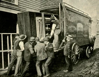 Chargement de la caméra sur une camionnette pour le déménagement, 1901