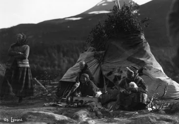 Femmes locales, Lyngen, nord de la Norvège, années 1920-1930