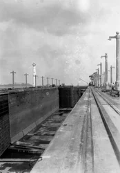 Écluse sur le canal de Panama, 1931