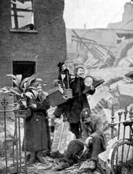 Londoniens rendus sans abri par un raid aérien allemand pendant le Blitz, Seconde Guerre mondiale, octobre 1940